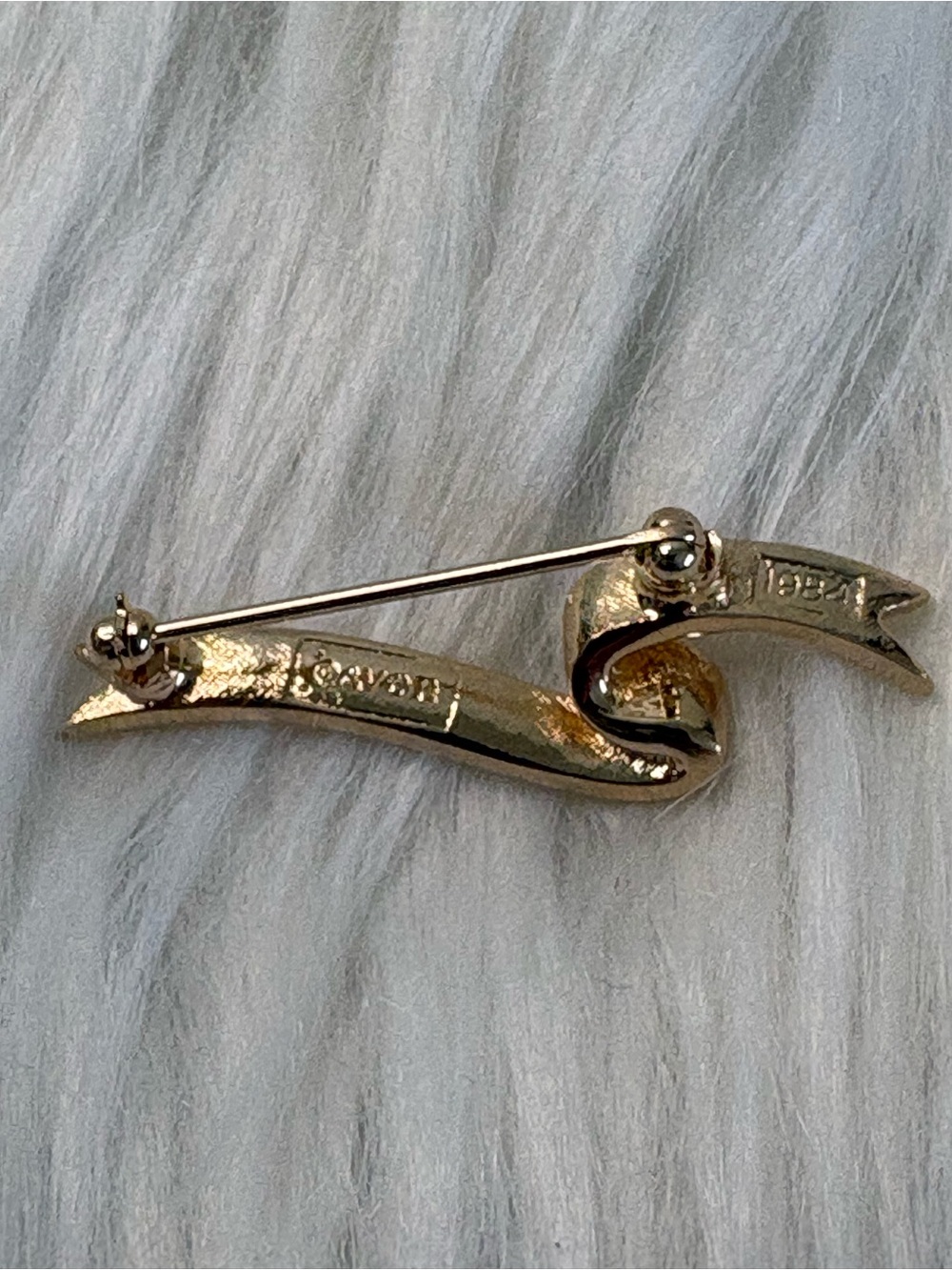 Avon Gold-Tone Sculptural Wave Brooch - Picture 2 of 5